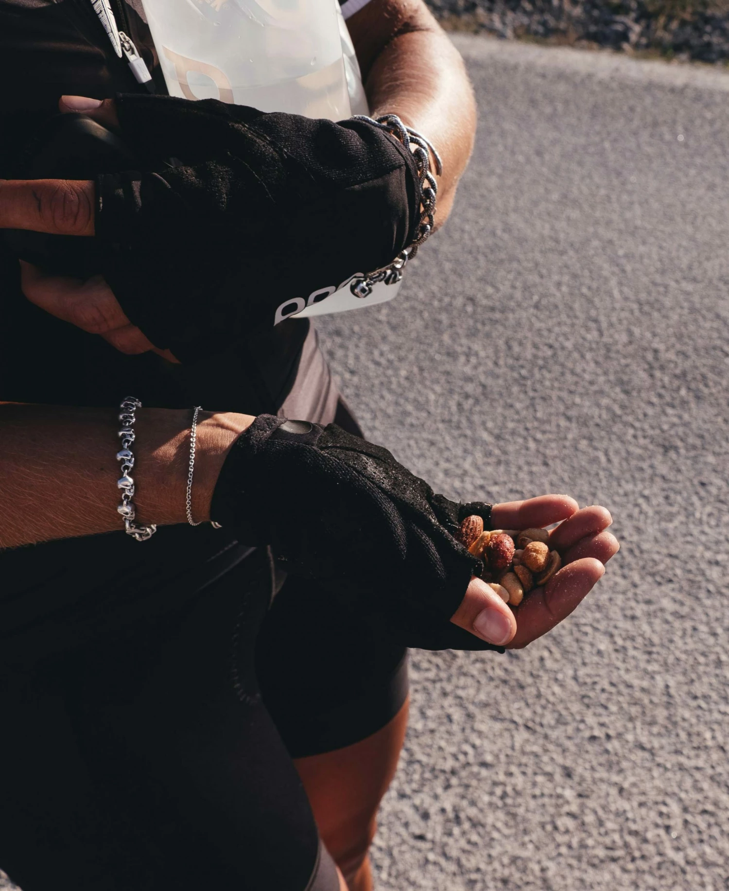 POC Essential Short Glove 2 POC Essential Short Glove